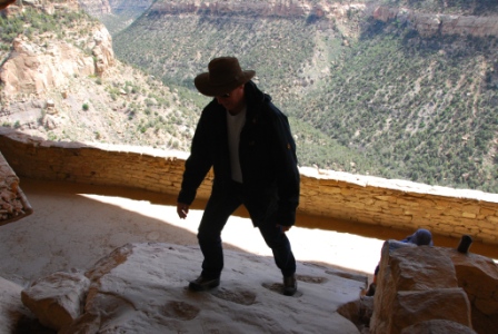 Mesa_Verde_Cliff_Balcony_2.JPG